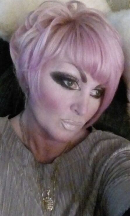  43318640  ADEL, 56 ,    -