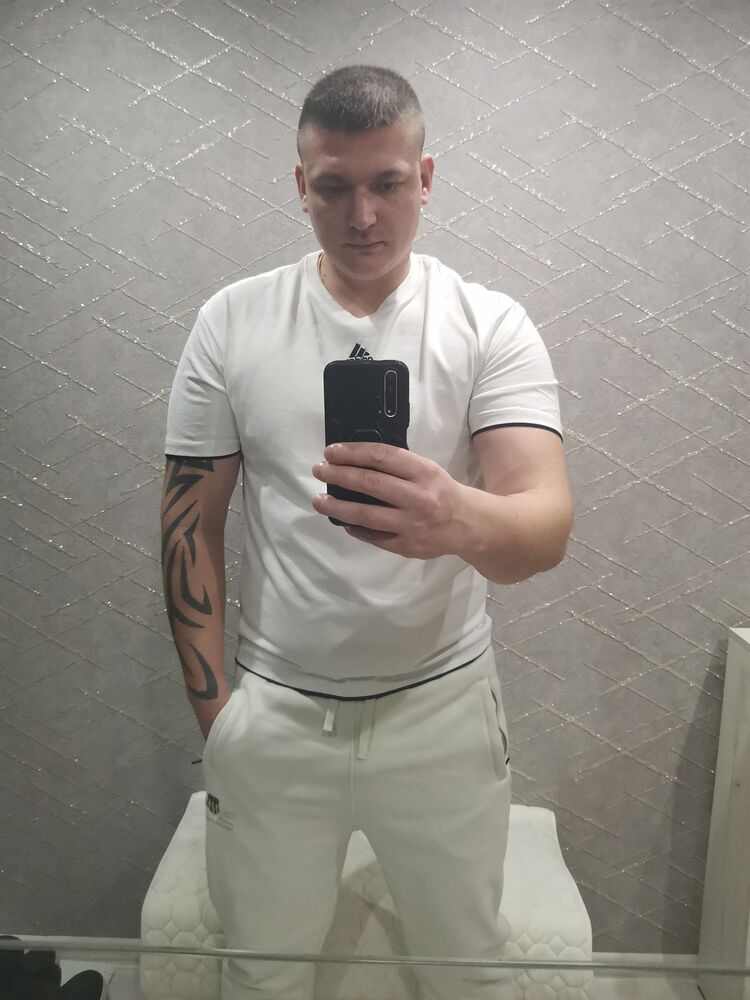  48319210  Alexander, 33 ,    