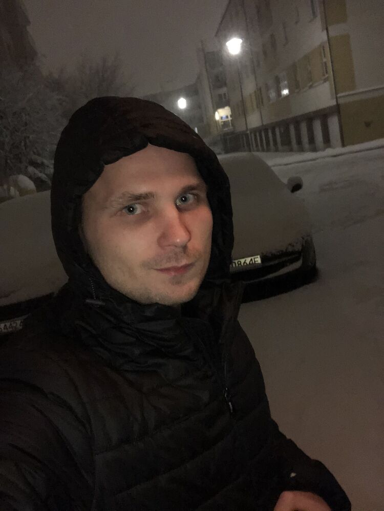  24831690  Maks, 28 ,    