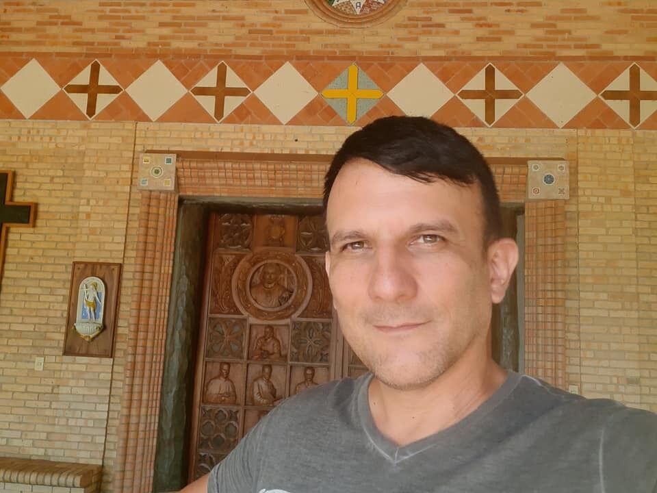  49646800  Dzmitry, 56 ,    