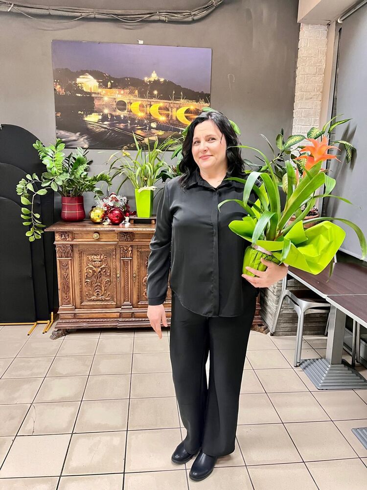  49502510  Angela, 44 ,    