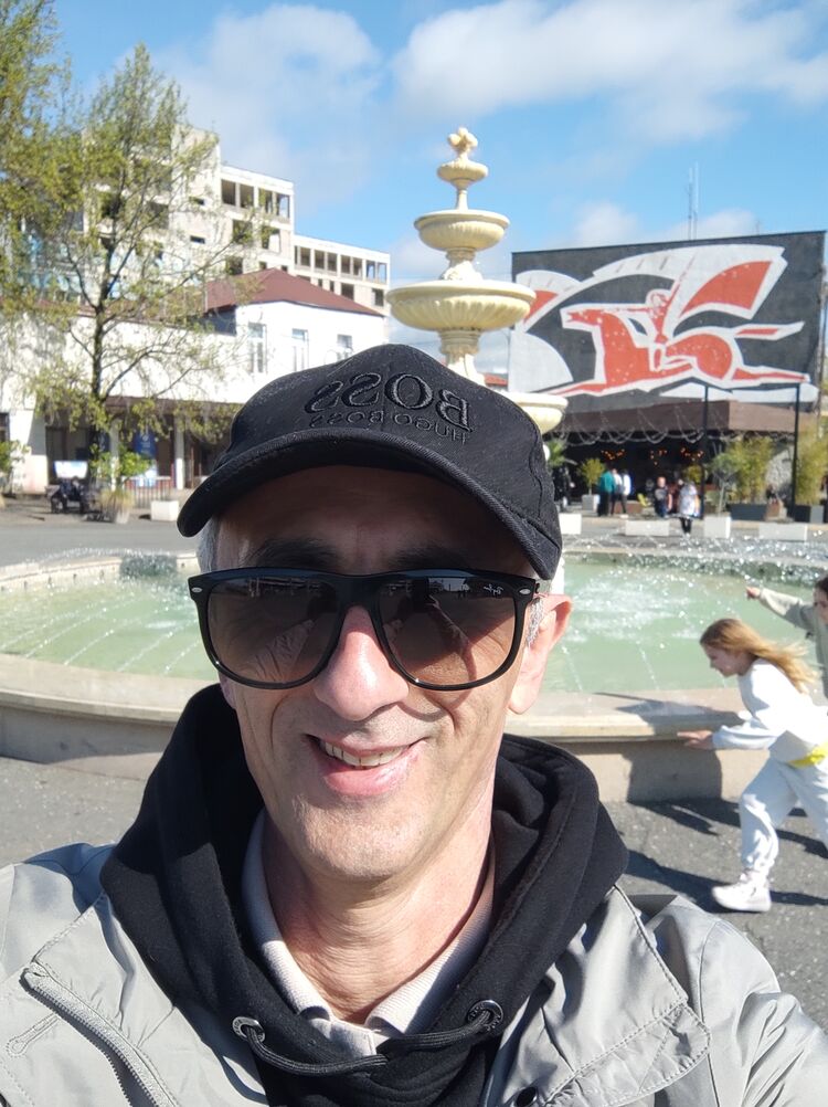  51367480  Aslan, 54 ,    