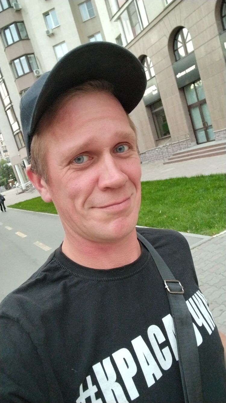  53723610  Denis, 40 ,    