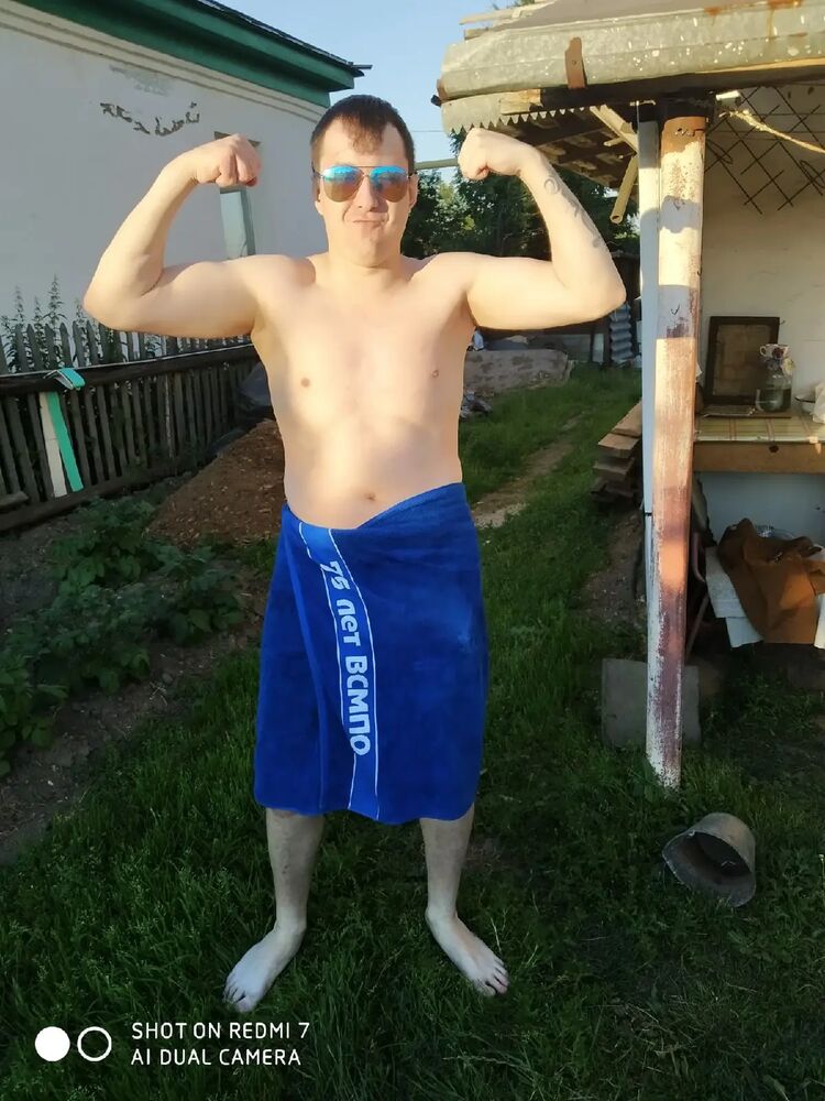  27082580  Nikita, 32 ,    