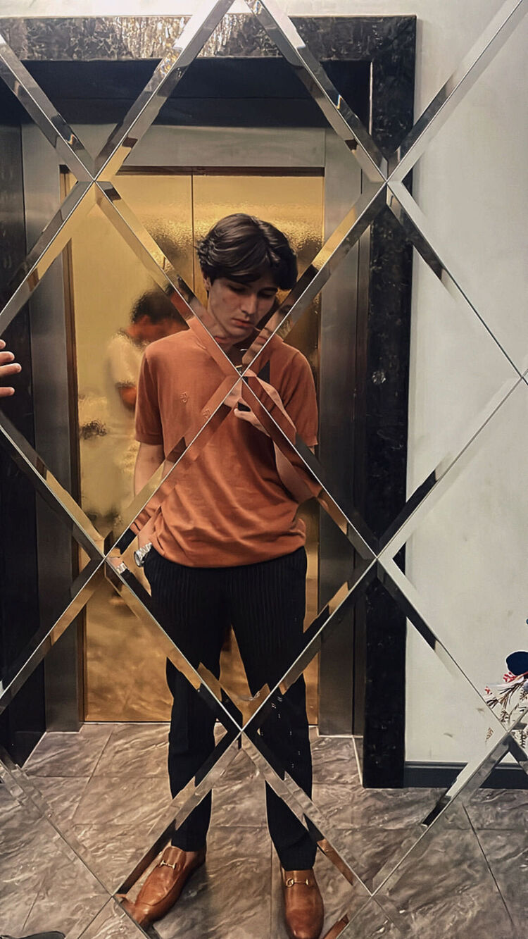  54132770  Firdavs, 21 ,    