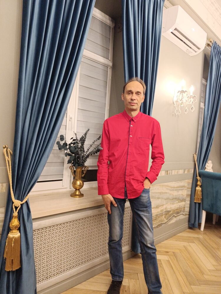  53656430  Eduard, 48 ,    