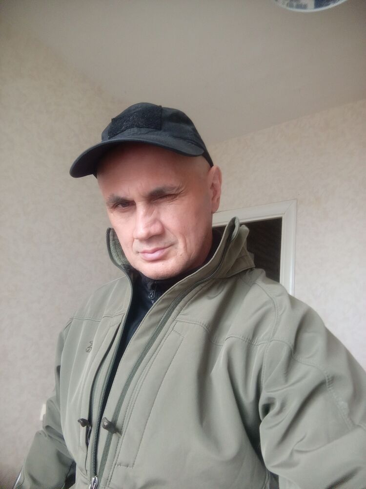  52984130  Petr, 47 ,    