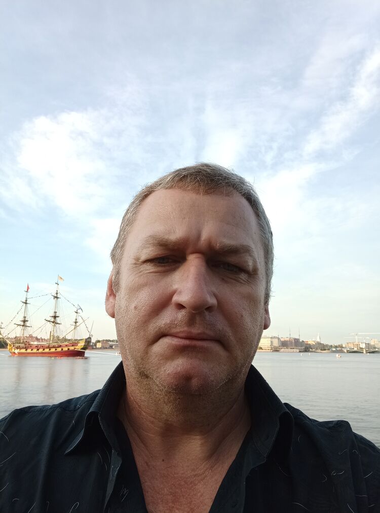  45316660  Anton, 53 ,    