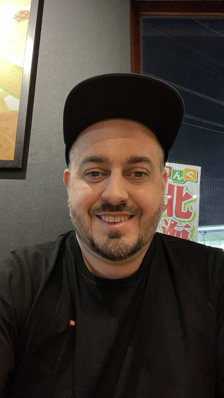  -,   Luis, 43 ,     , c 
