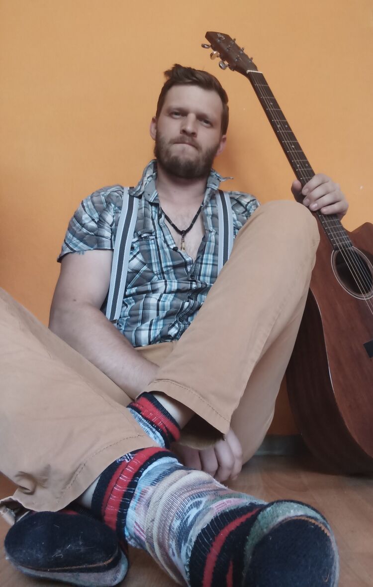  35913760  Daniel, 39 ,    