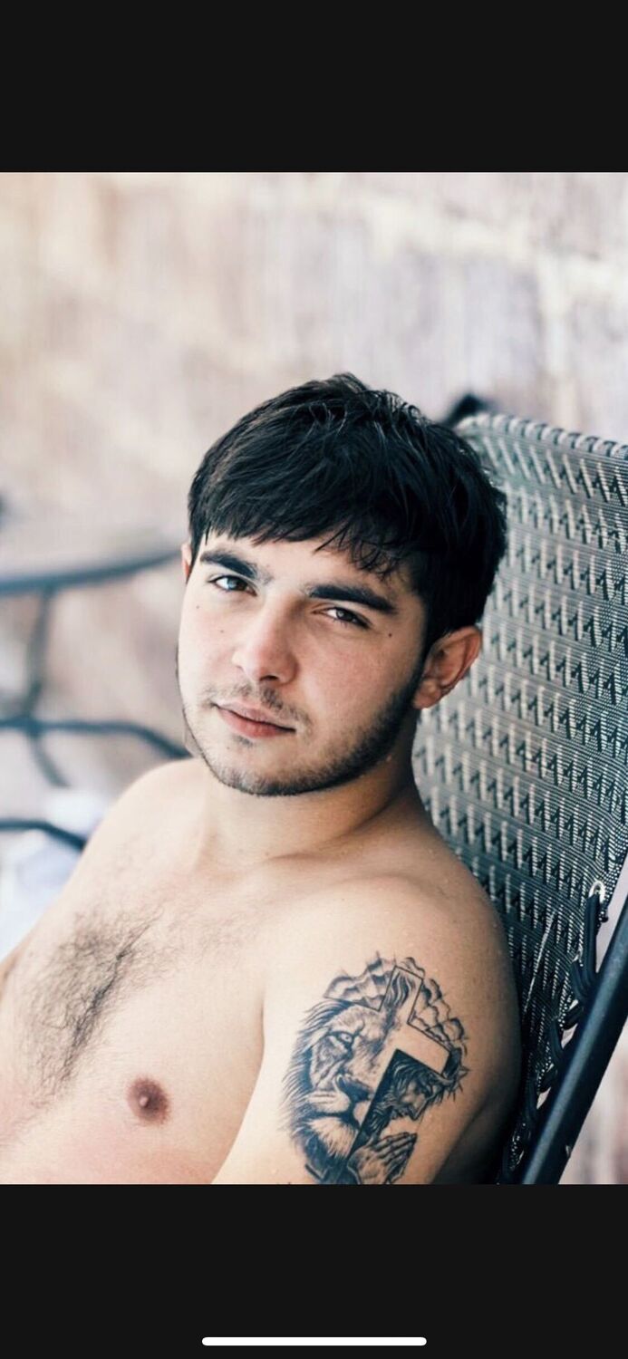  37122310  Artur, 25 ,    