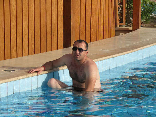  4572610  Koba, 44 ,    