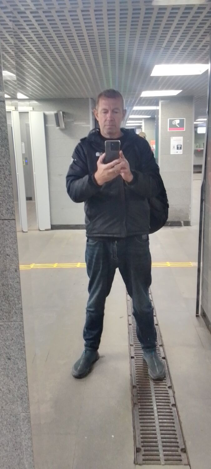  46909690  Oleg, 52 ,    
