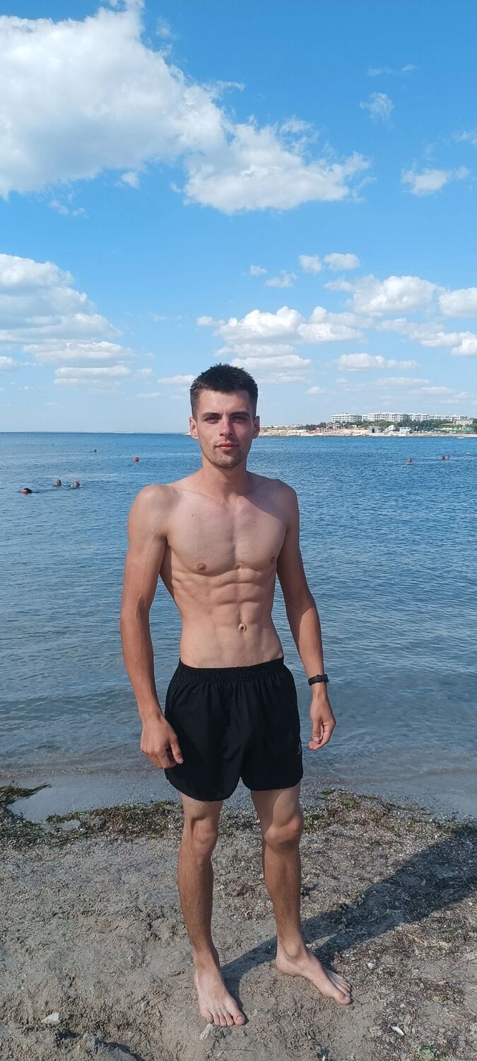  48783460  Artiom, 23 ,    