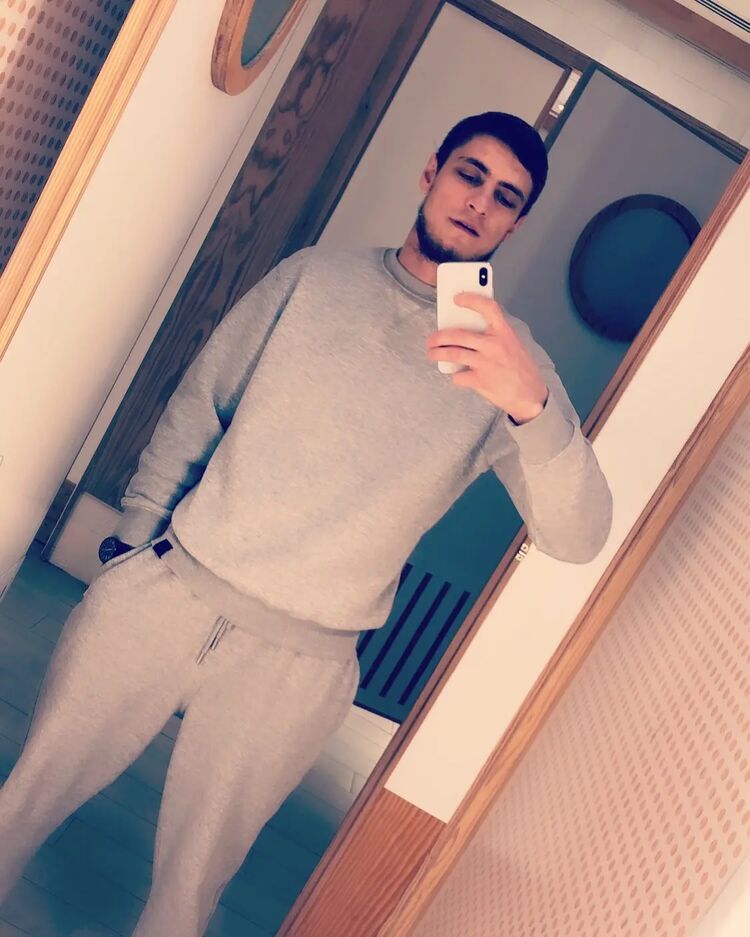  46735480  , 34 ,    