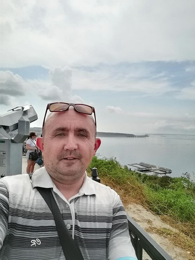  29524750  Mikhail, 48 ,    