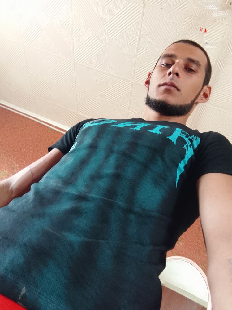  52748830  Ivan, 26 ,    