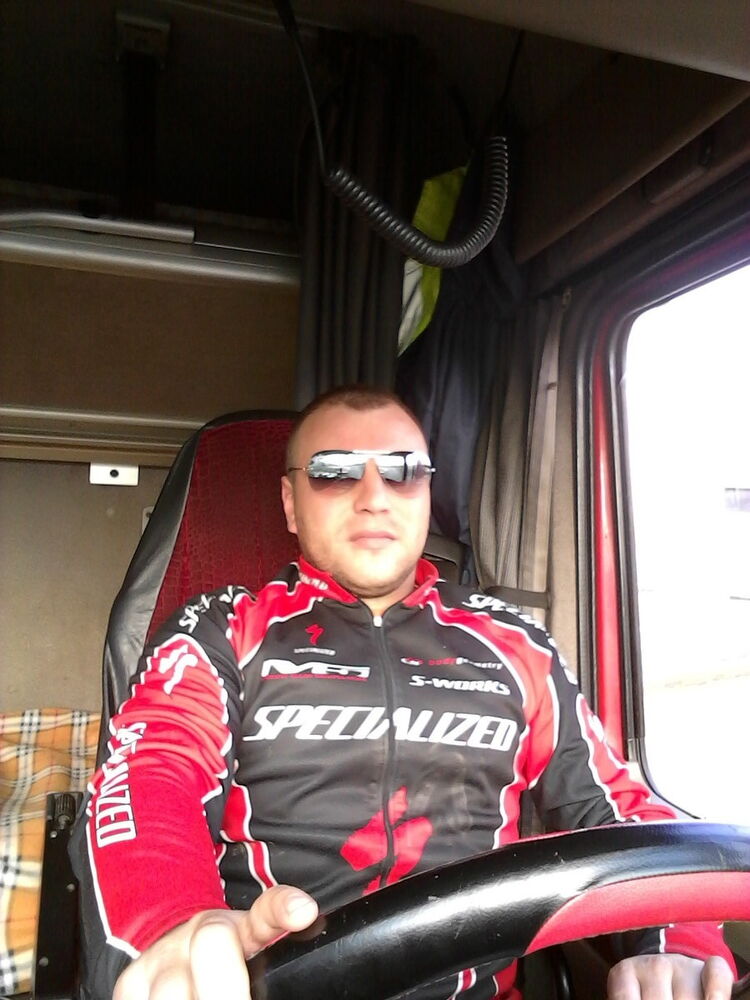  9368010  Slava, 37 ,    