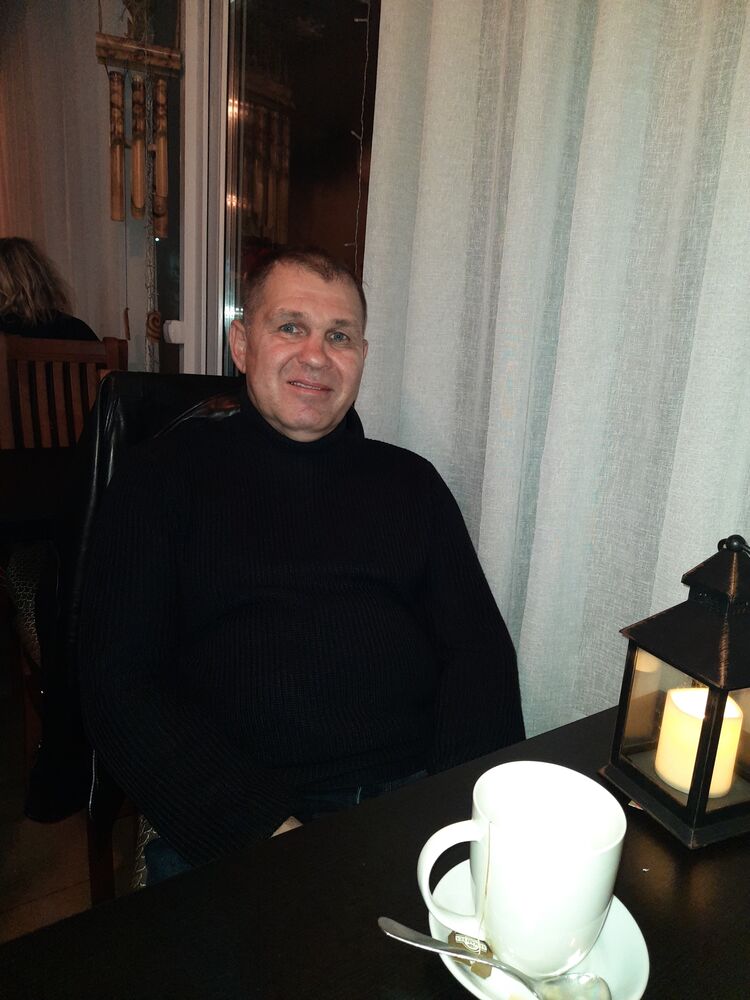  50997950  Vadim, 54 ,     