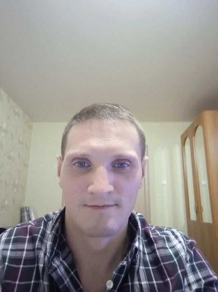  47335350  Maks, 40 ,    