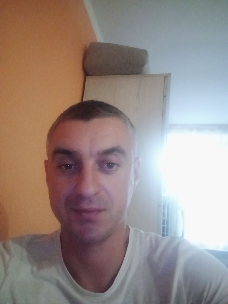  36672460  Yevhen, 39 ,    
