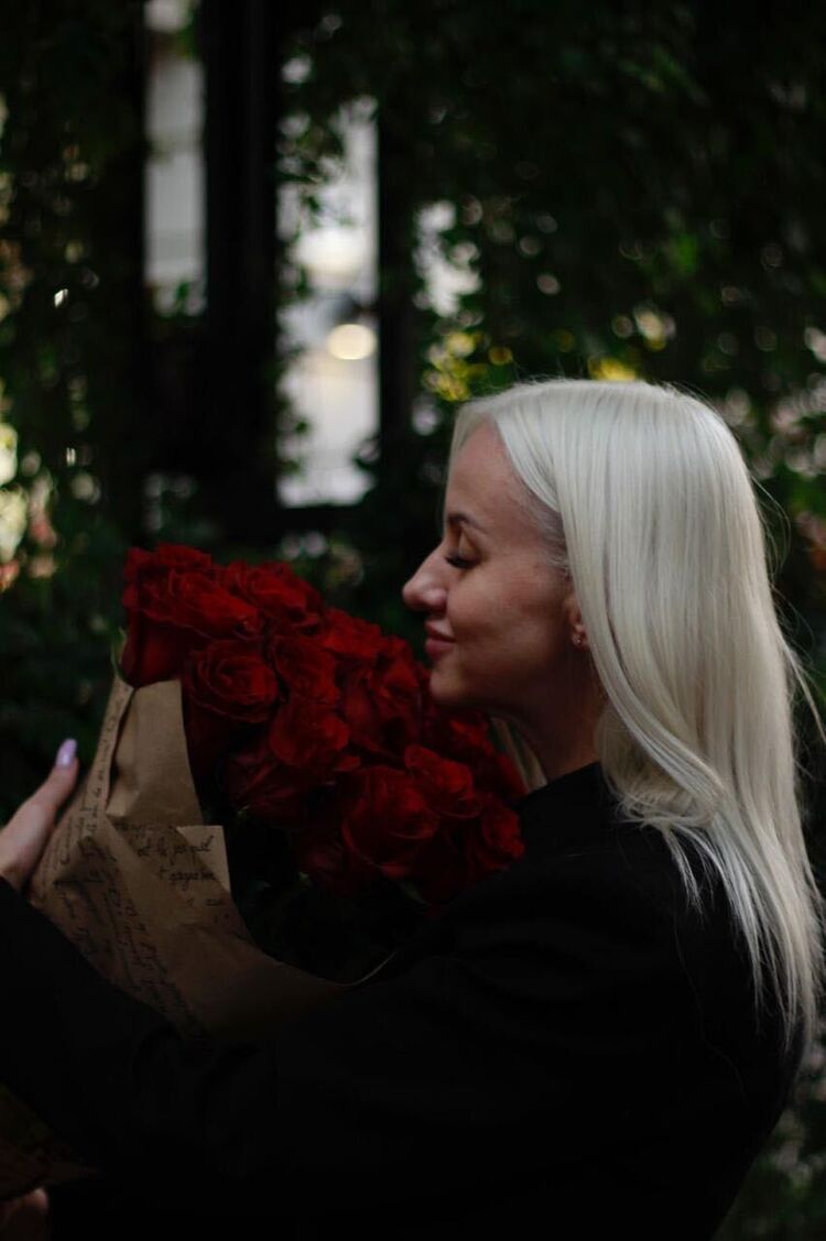  54170320  Viki, 38 ,    