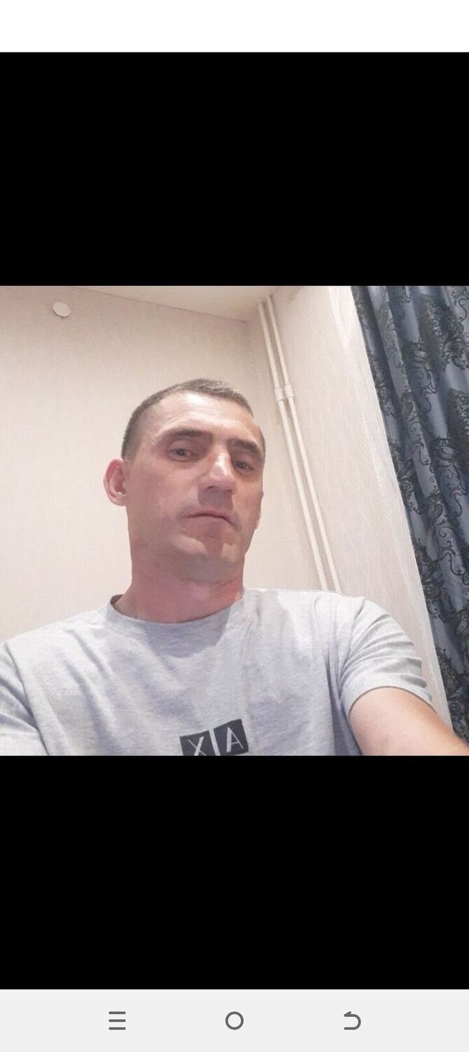  53937430  Petr, 47 ,    -