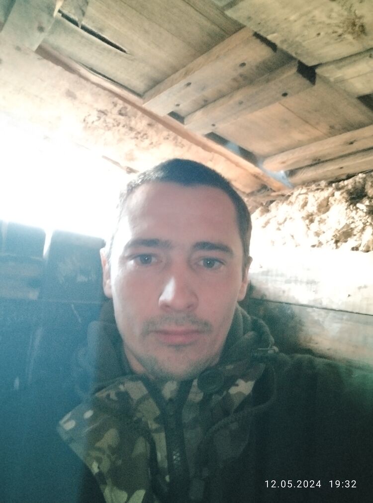  44360240  Valek, 32 ,    