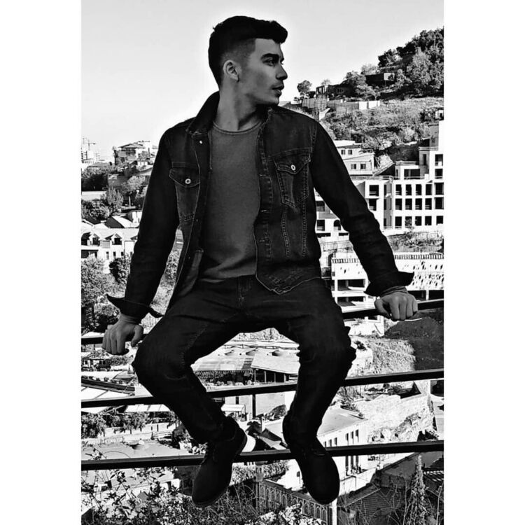  34817610  Huseyn, 26 ,    