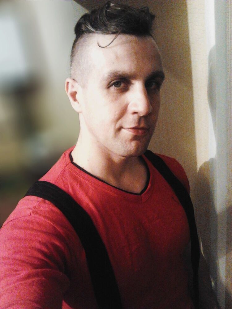  18295240  Alex, 44 ,    
