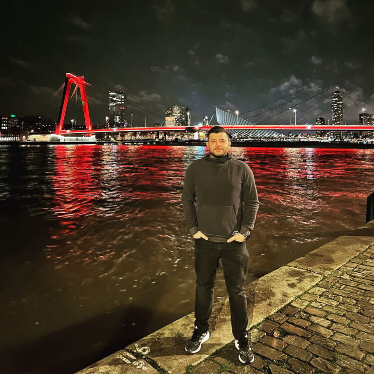  51936180  Utku, 31 ,    