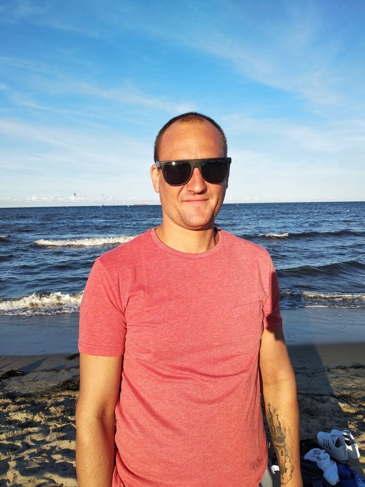  ,   ALEX, 42 ,  