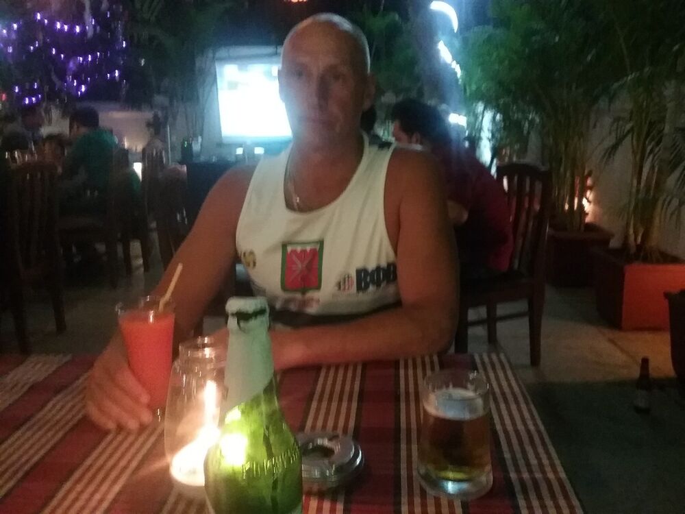  11526010  Oleg, 54 ,    