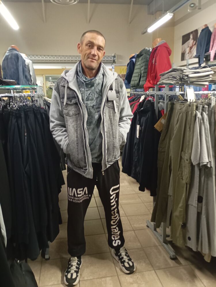  53579120  Andrey, 43 ,    