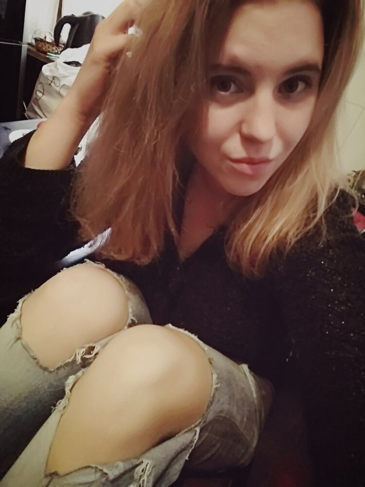  12004830  Julia, 26 ,    