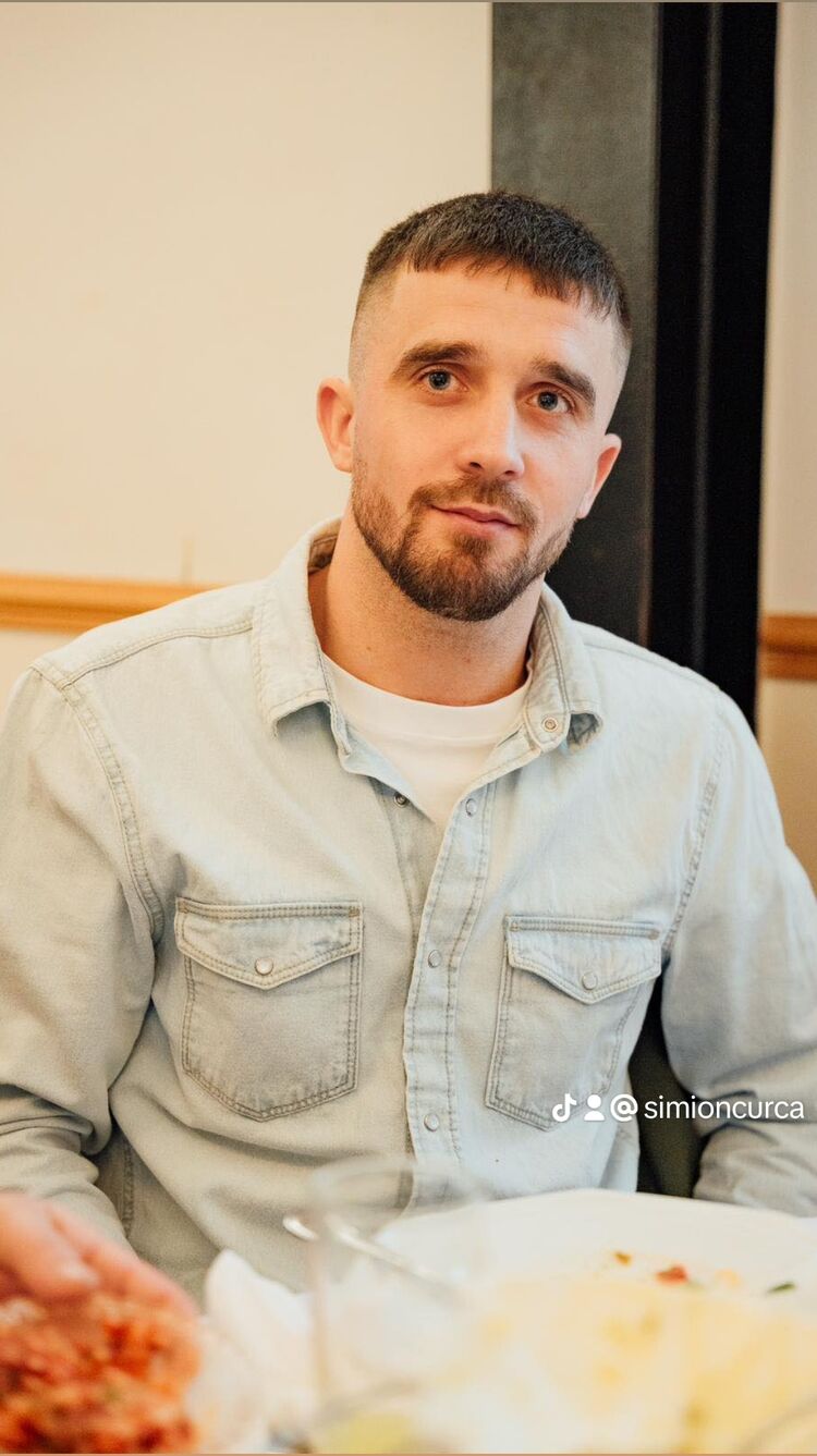  48639040  Simon, 31 ,    