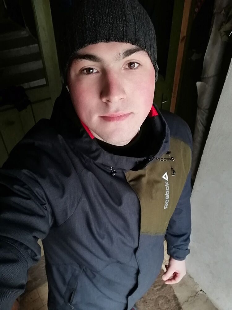  18379610  Vitaliy, 28 ,    