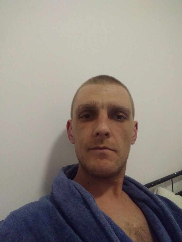  50548180  TaRiK, 32 ,    