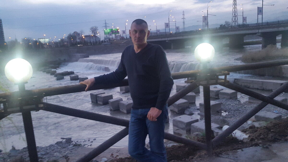  12853740  Anton, 48 ,    