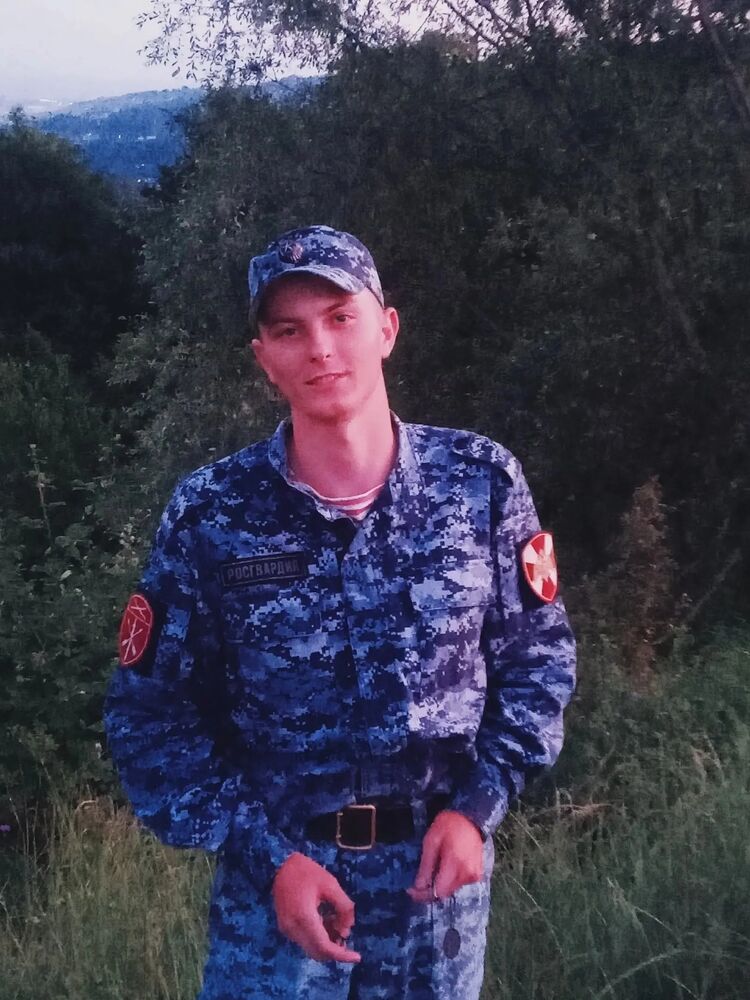  48007700  Vitalik, 23 ,    