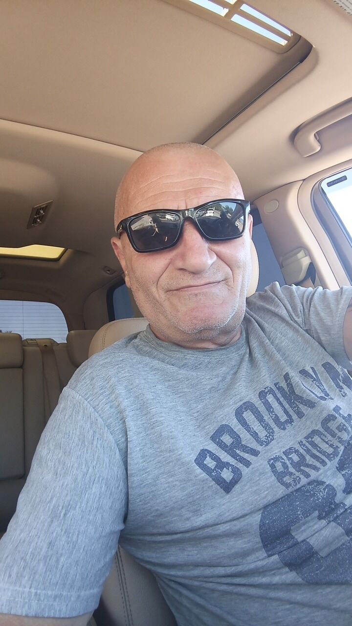  ,   Artur, 54 ,   ,   
