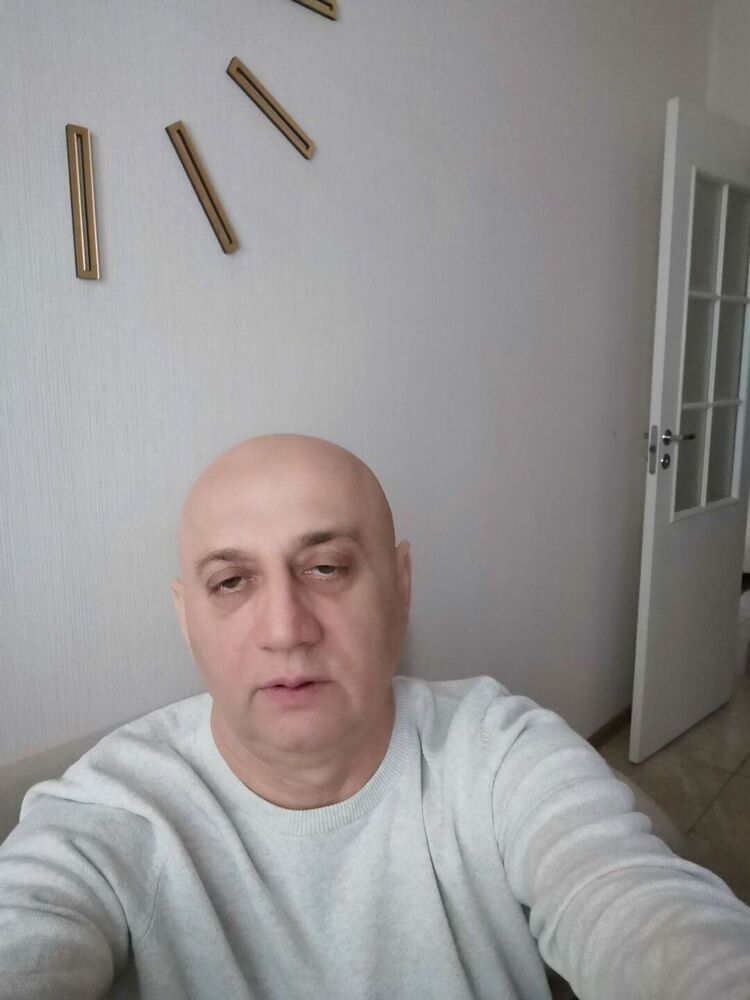 33014810  YURY, 57 ,    