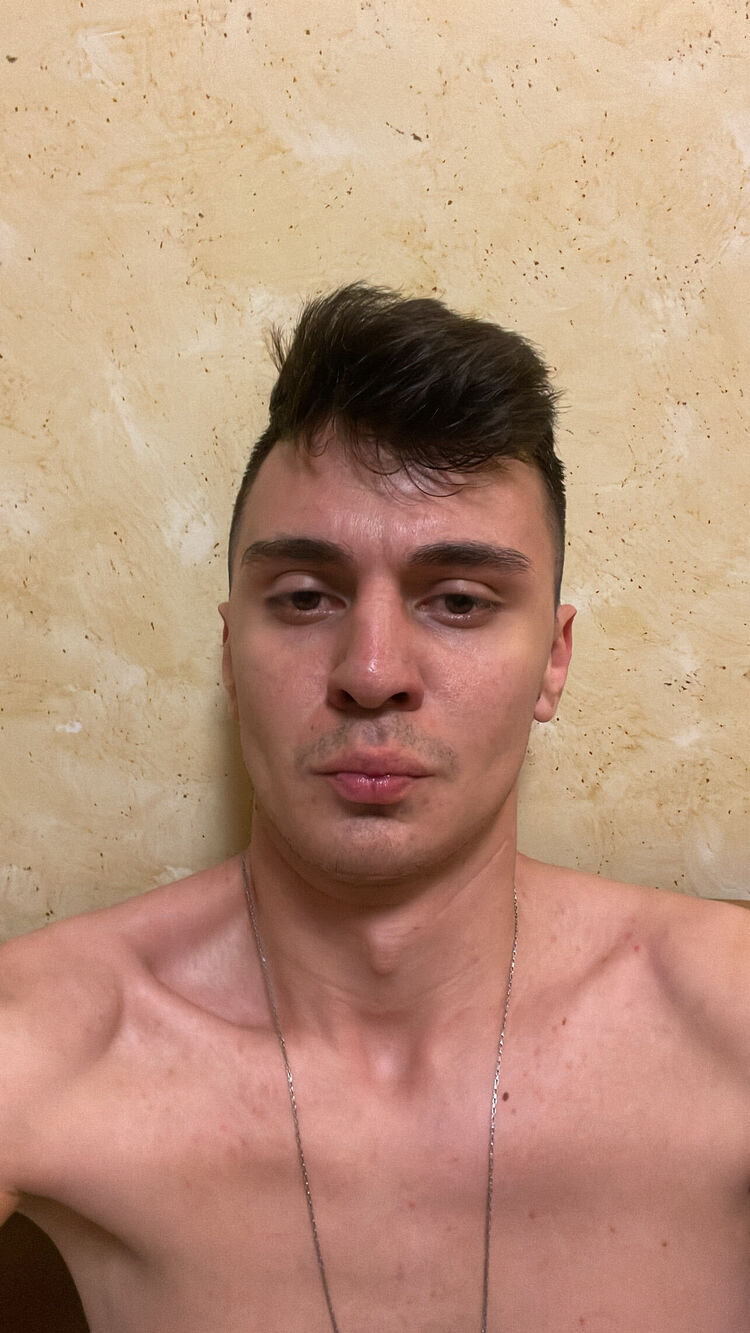  54657090  Gabriel, 24 ,    