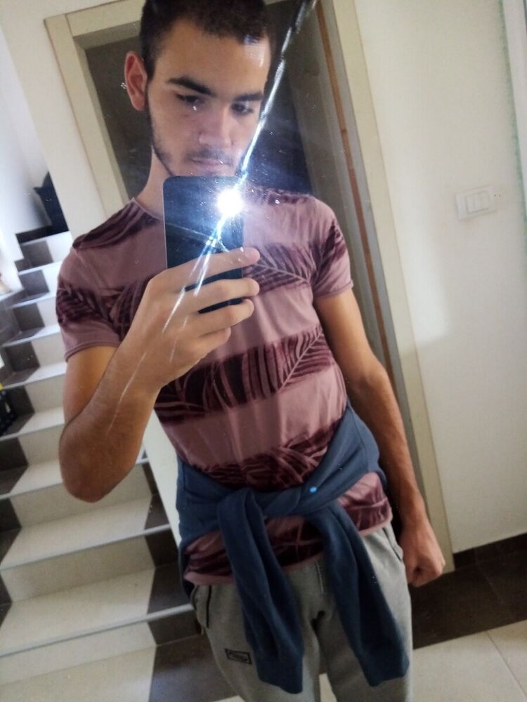  21233830  Nikola, 27 ,    