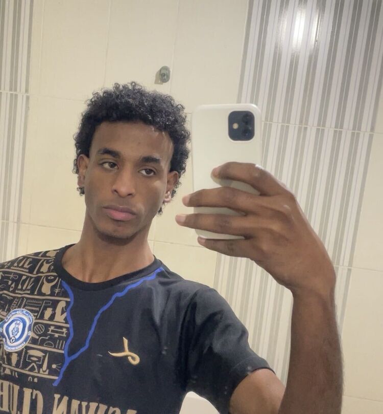  44687270  Karim, 24 ,    Al Jizah