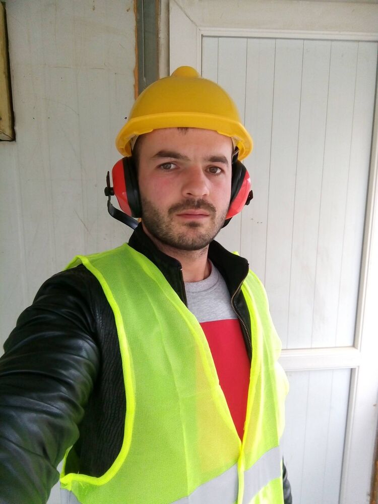 16023170  Irakli, 32 ,    