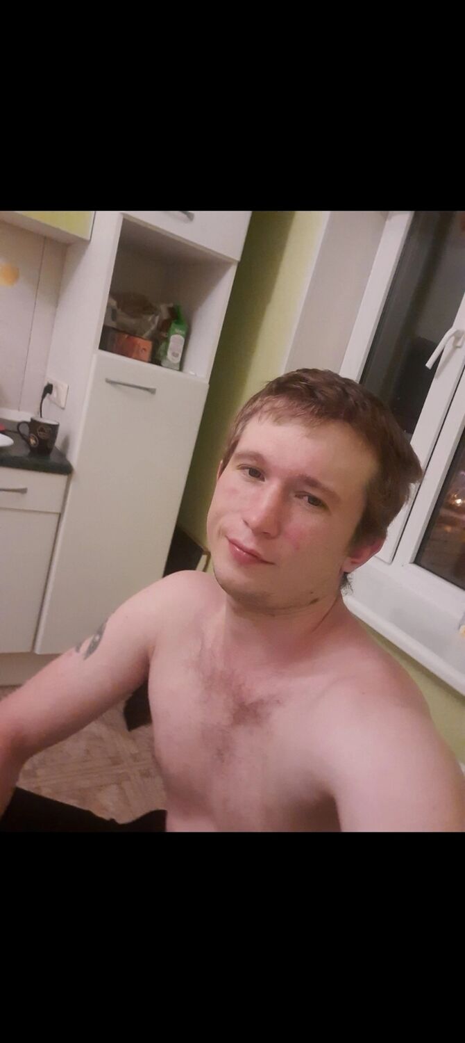  36784240  Artur, 33 ,    