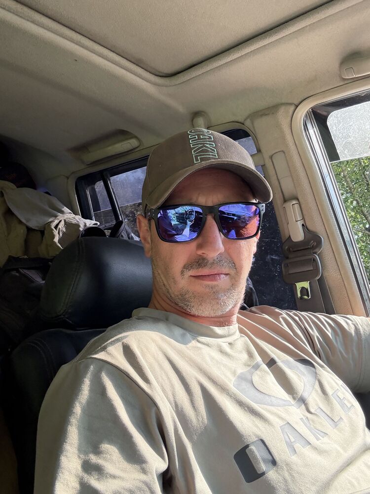  53740950  Slava, 37 ,    