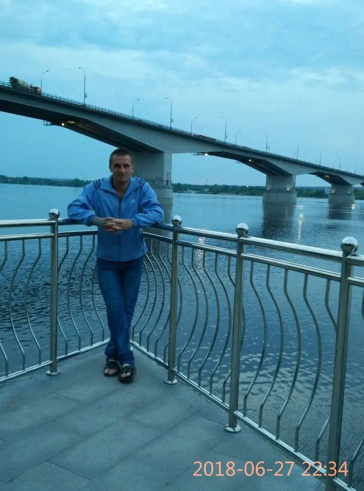  27504210  Yury, 36 ,    