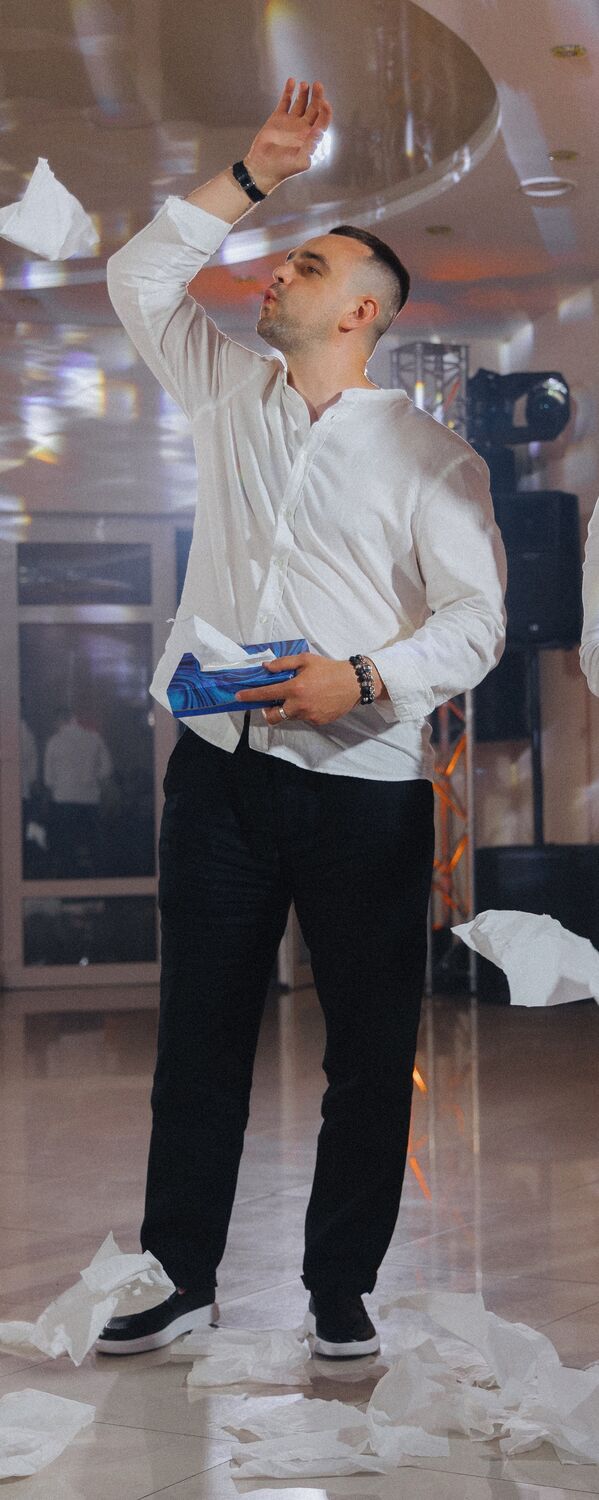  54176280  Pavel, 30 ,    